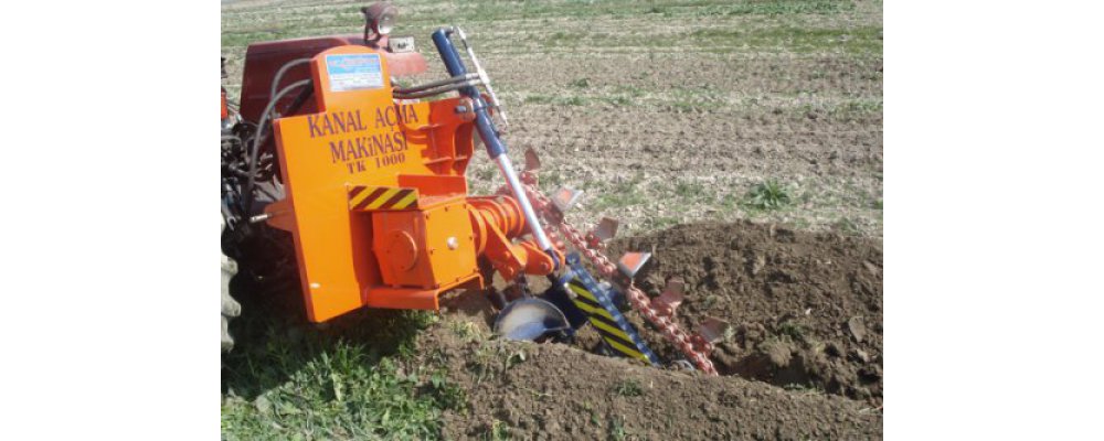 TRENCHING MACHINE