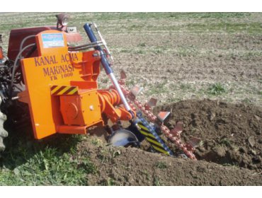 TRENCHING MACHINE